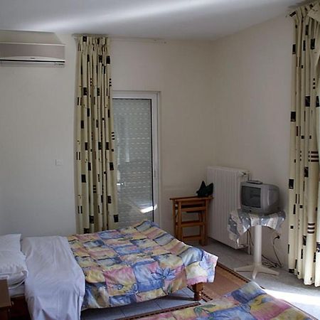 Miloi Rooms And Apartments Екстериор снимка