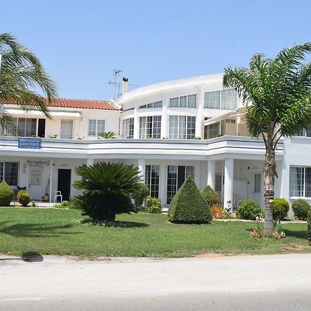 Miloi Rooms And Apartments Екстериор снимка