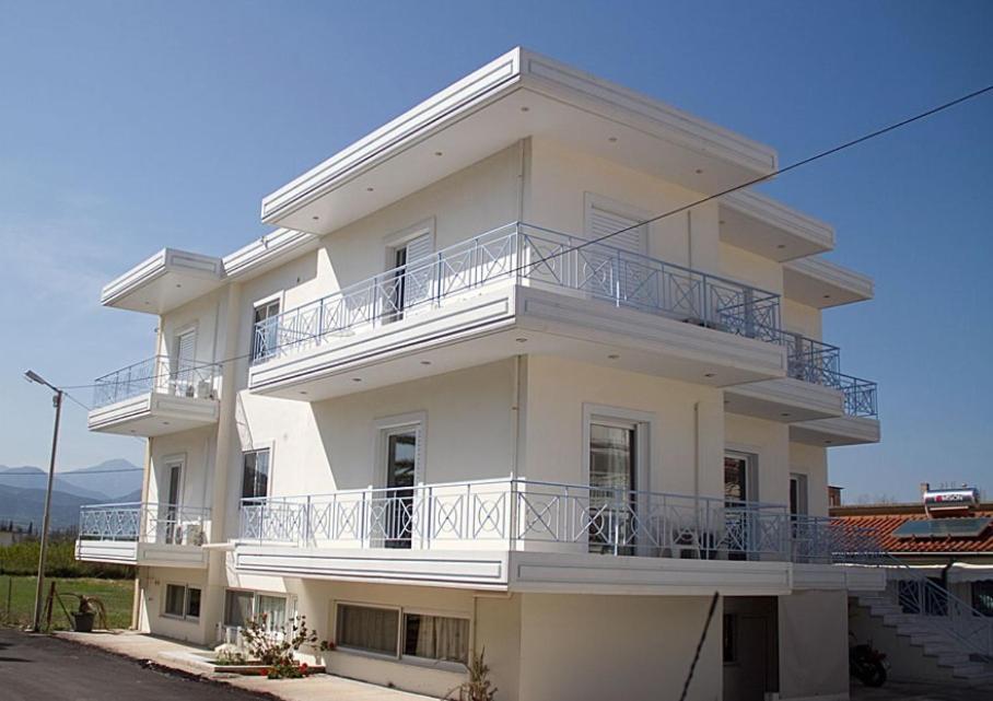 Miloi Rooms And Apartments Екстериор снимка