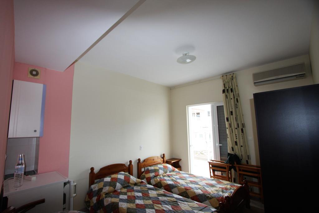 Miloi Rooms And Apartments Екстериор снимка