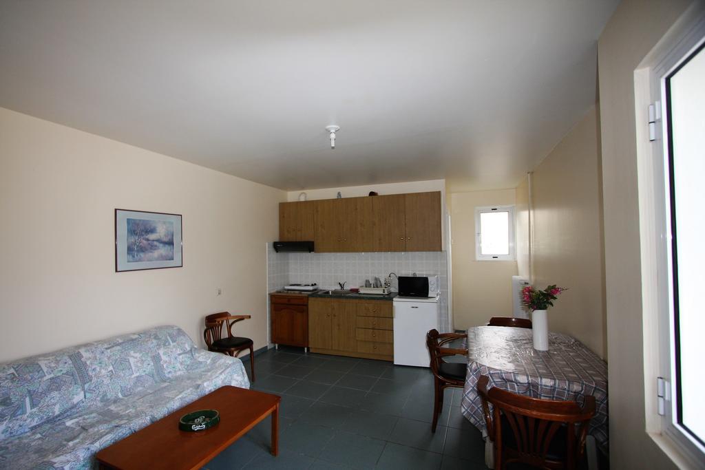 Miloi Rooms And Apartments Екстериор снимка