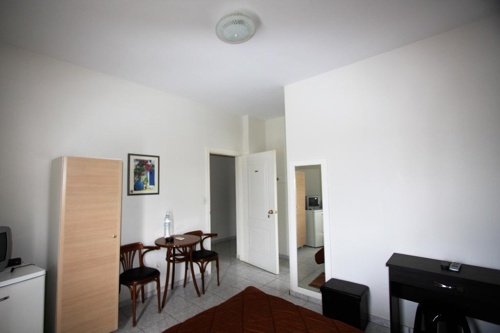 Miloi Rooms And Apartments Екстериор снимка