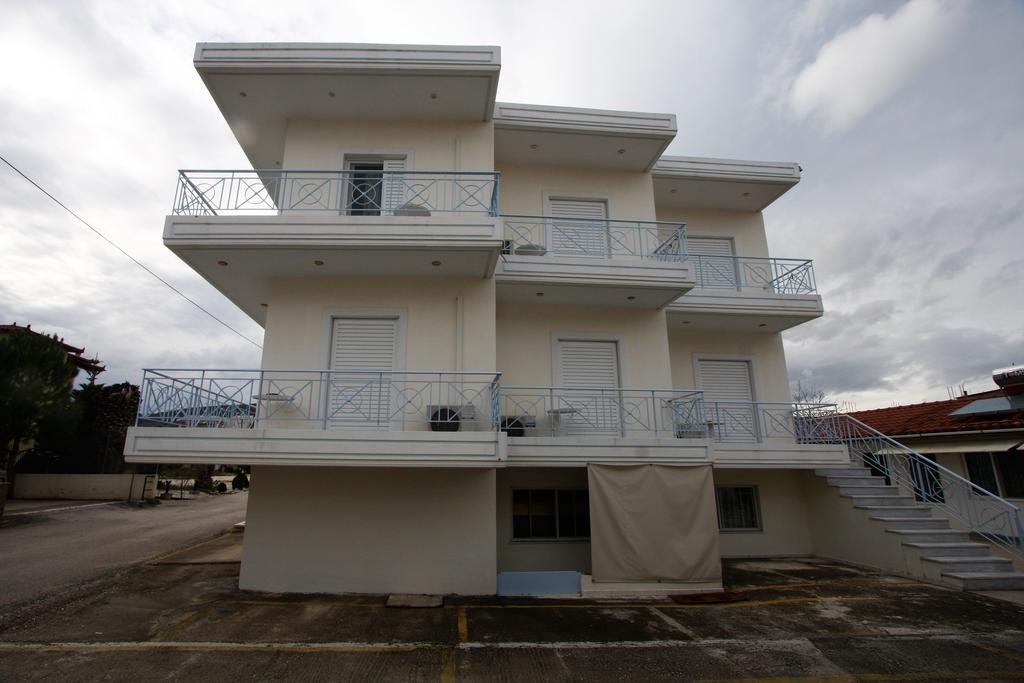 Miloi Rooms And Apartments Екстериор снимка