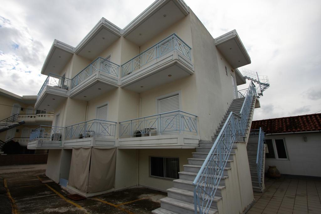Miloi Rooms And Apartments Екстериор снимка