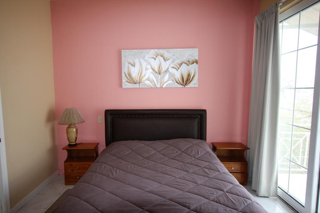 Miloi Rooms And Apartments Екстериор снимка