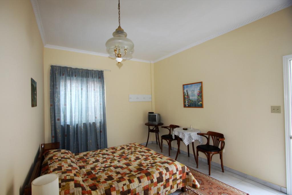 Miloi Rooms And Apartments Екстериор снимка