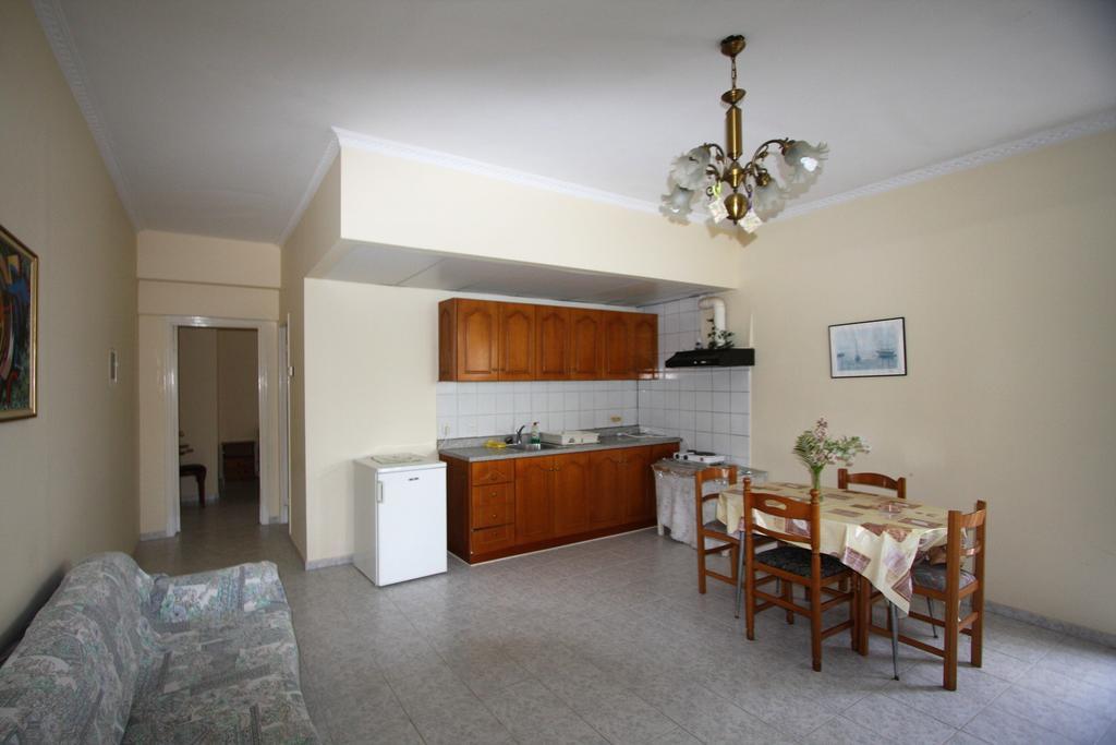 Miloi Rooms And Apartments Екстериор снимка