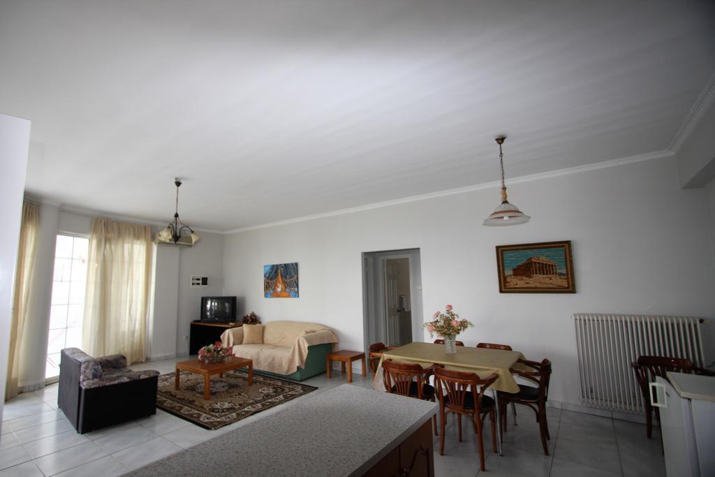 Miloi Rooms And Apartments Екстериор снимка