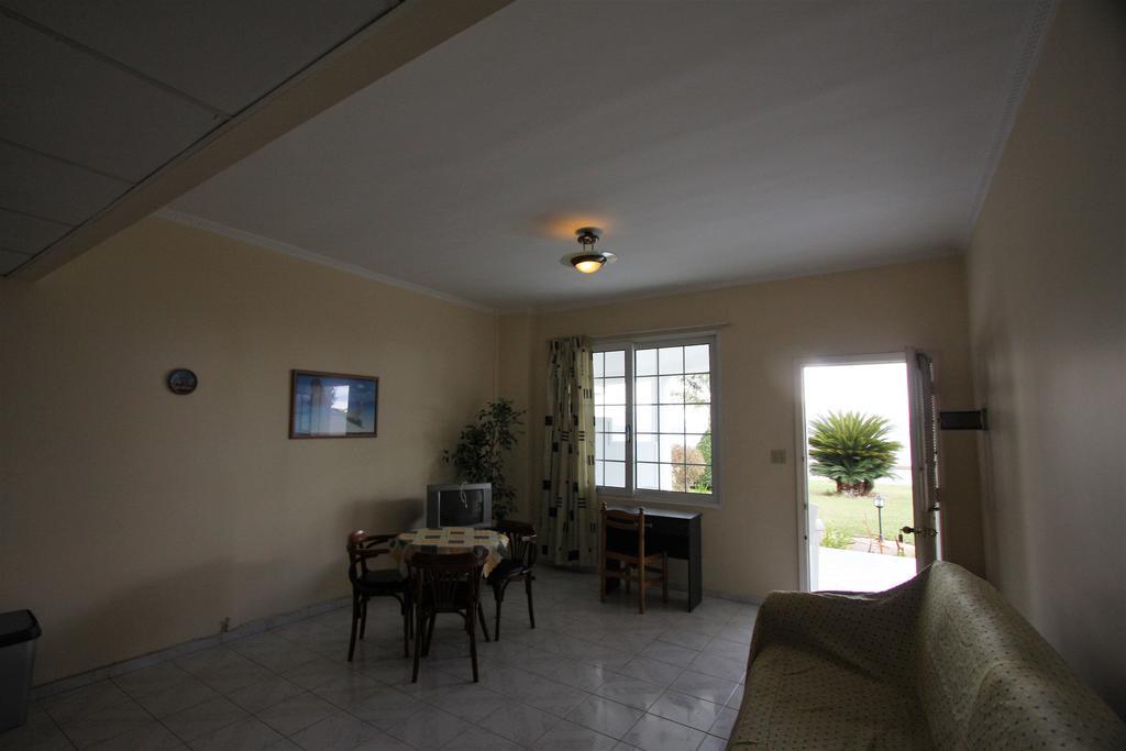 Miloi Rooms And Apartments Екстериор снимка