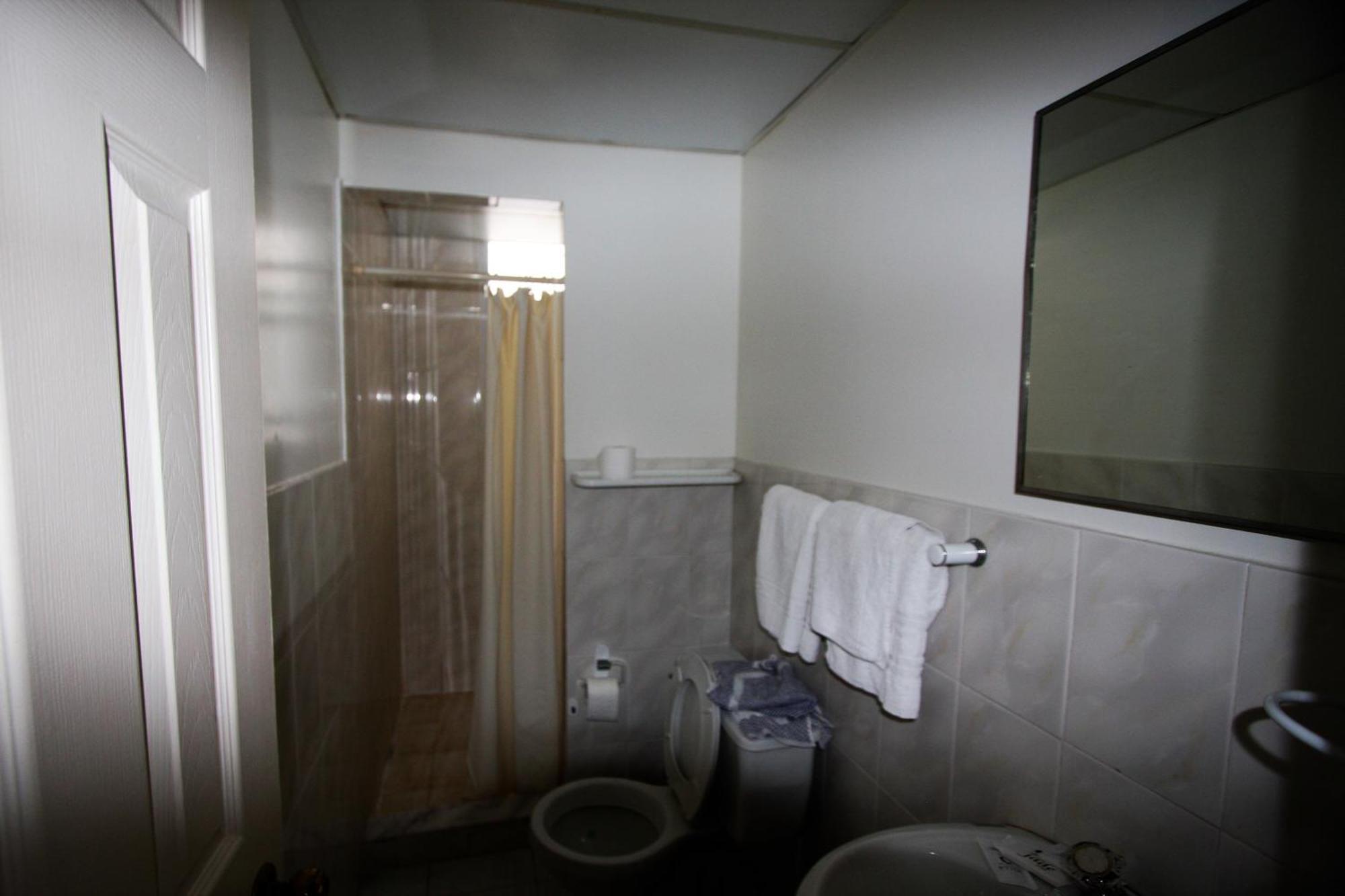 Miloi Rooms And Apartments Екстериор снимка