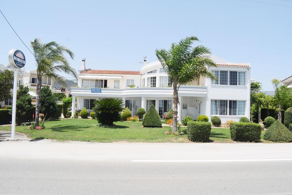 Miloi Rooms And Apartments Екстериор снимка
