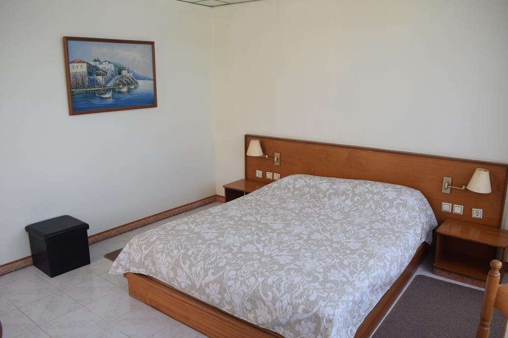 Miloi Rooms And Apartments Екстериор снимка
