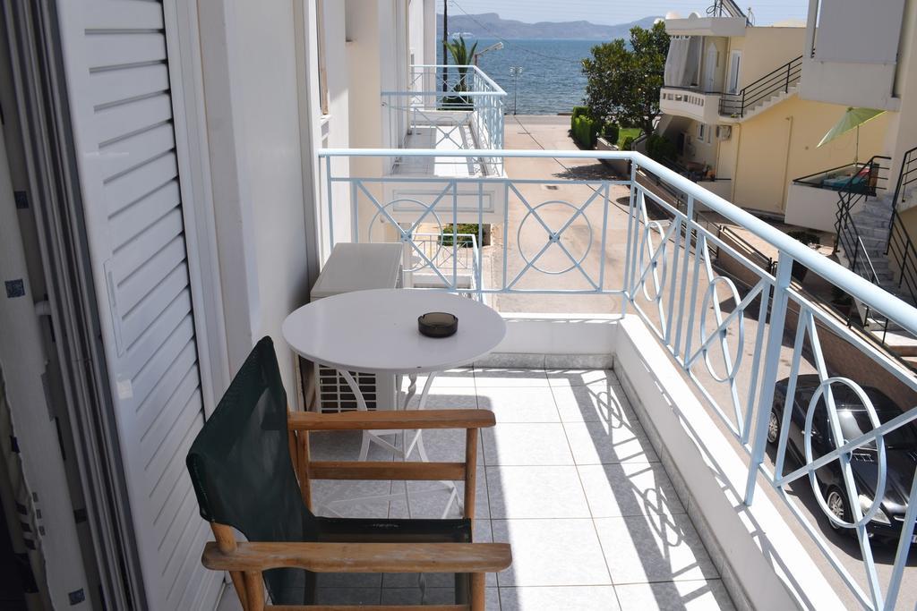 Miloi Rooms And Apartments Екстериор снимка
